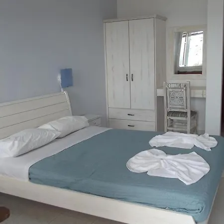 κalamitsi & Πανσιόν