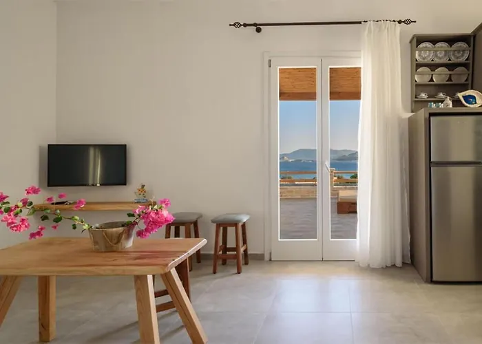 ゲストハウス κalamitsi & Kímolos