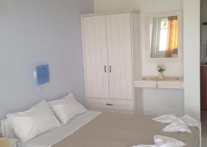 κalamitsi & 招待所 Kímolos