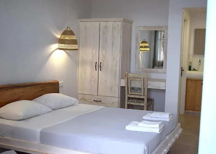 ゲストハウス κalamitsi & Kímolos